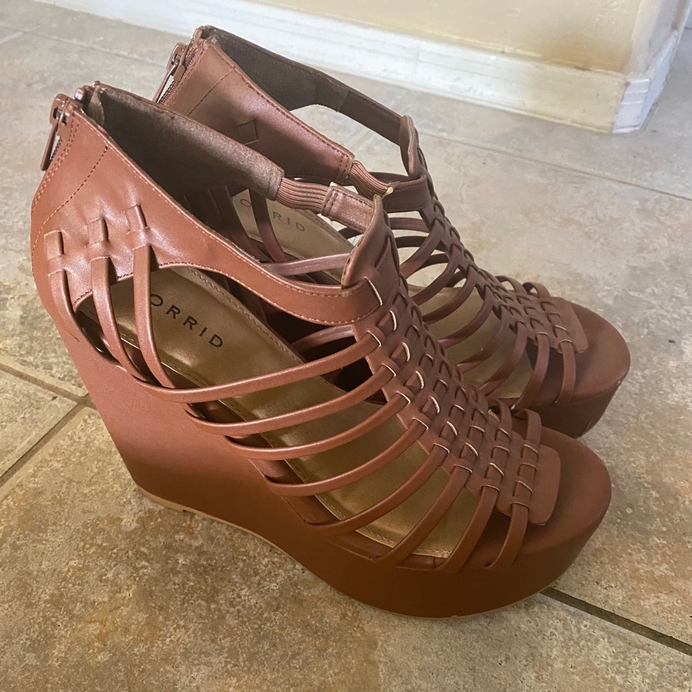 Super cute wedge heels, worn 5x, wide width